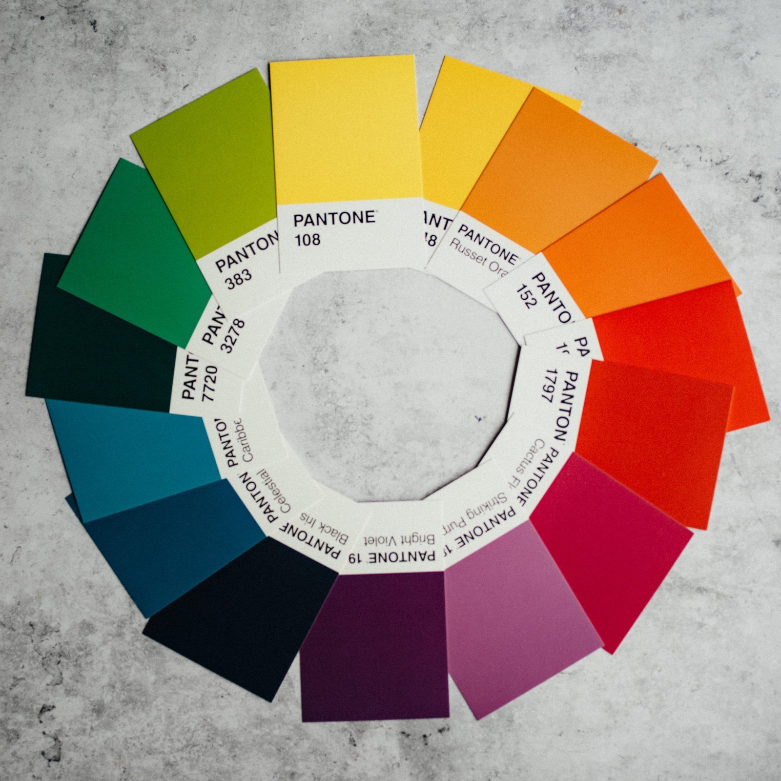 Color Wheel/Roda Warna. Foto (Unsplash.com/Annie Spratt)