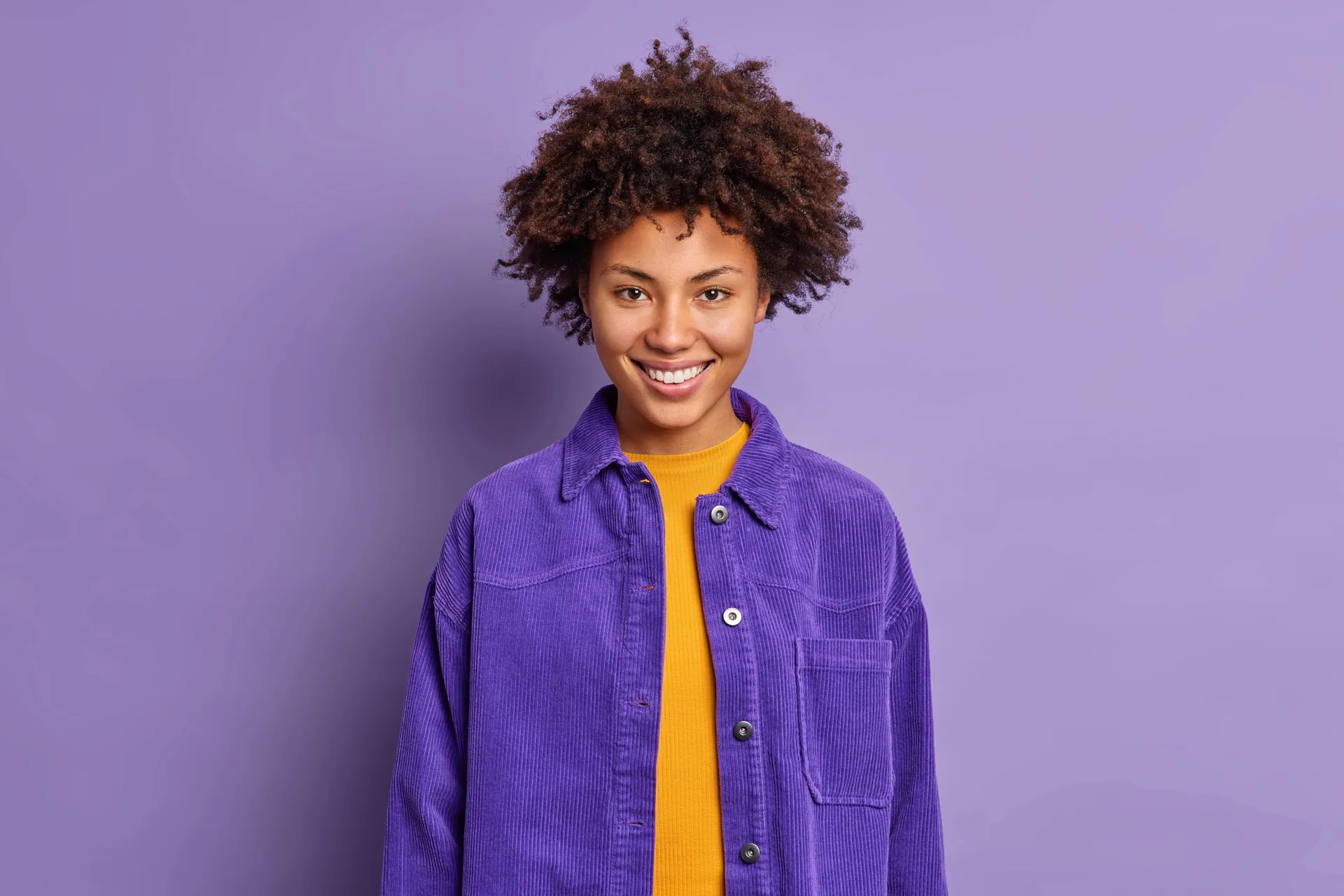 Pakaian Warna Komplementer. Foto (Freepik.com/Wayhomestudio)